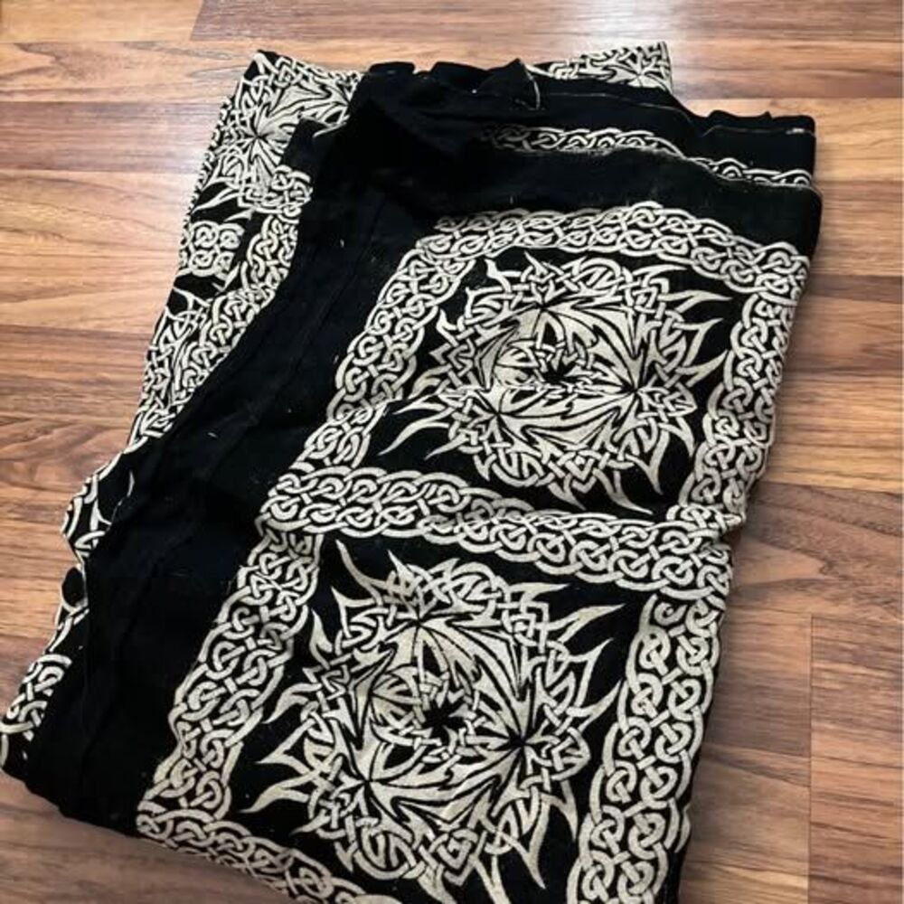 Celtic Knot Sunburst Tapestry Throw